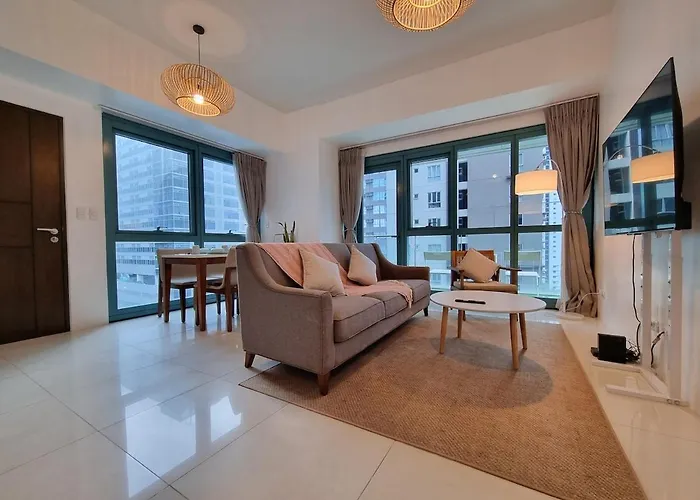 Warm Sun Kissed Corner 2br With Balcony Uptown Bgc Apartment