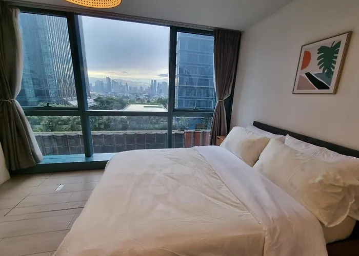Warm Sun Kissed Corner 2br With Balcony Uptown Bgc * Manila