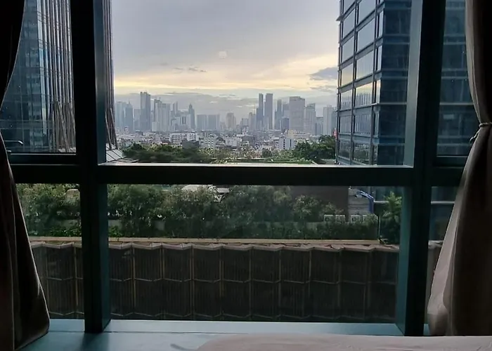 Warm Sun Kissed Corner 2br With Balcony Uptown Bgc Apartment