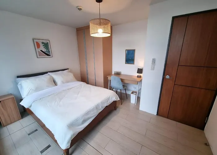 Warm Sun Kissed Corner 2br With Balcony Uptown Bgc Apartment Manila