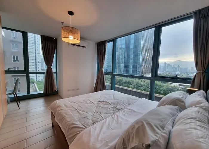 Apartment Warm Sun Kissed Corner 2br With Balcony Uptown Bgc *