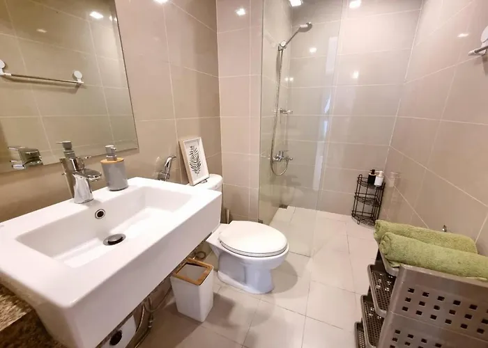 Apartment Warm Sun Kissed Corner 2br With Balcony Uptown Bgc *