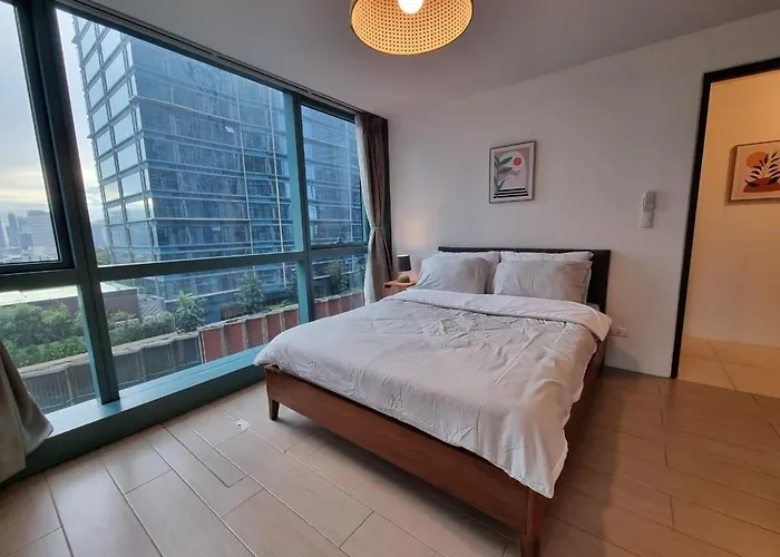 Warm Sun Kissed Corner 2br With Balcony Uptown Bgc Apartment *