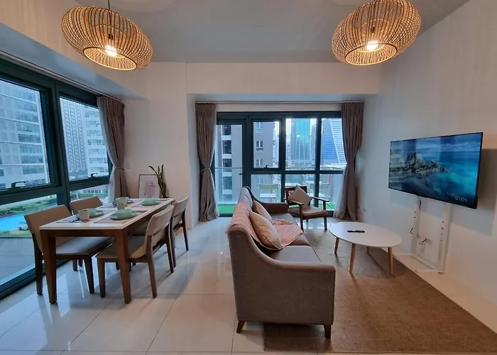 Warm Sun Kissed Corner 2br With Balcony Uptown Bgc *